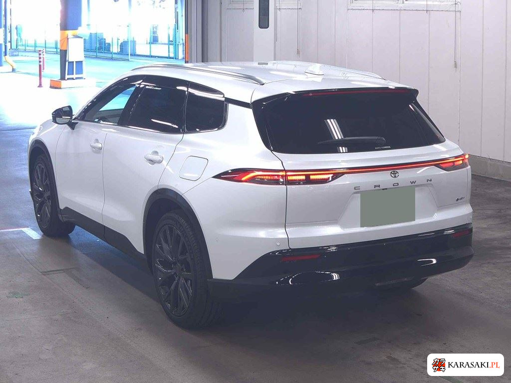 Toyota Crown Estate 2025 z aukcji japońskiej