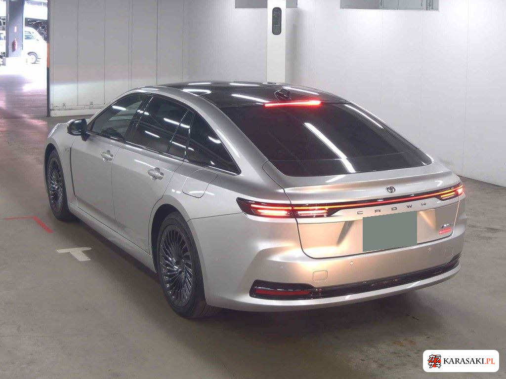 Toyota Crown 2023 z aukcji japońskiej