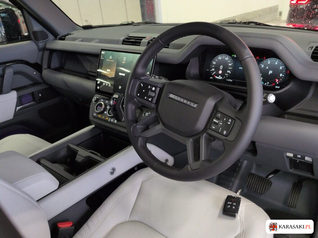 Land Rover Defender 2026 z aukcji japońskiej