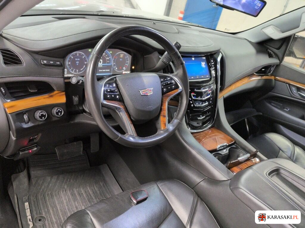 Cadillac Escalade 2016 z aukcji japońskiej