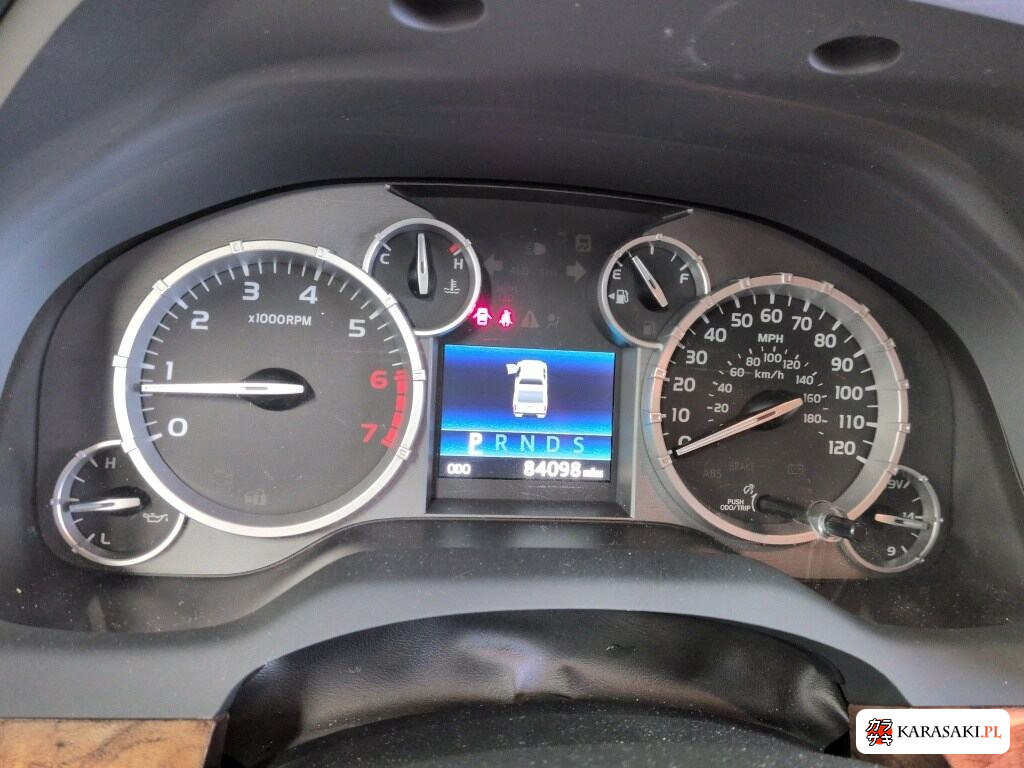 America Toyota Tundra 2015 z aukcji japońskiej
