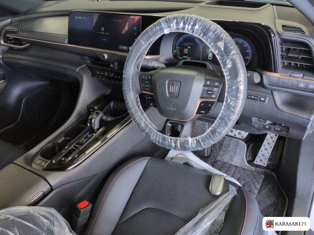 Toyota Crown Crossover 2025 з японського аукціону