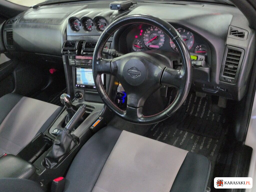Nissan Skyline 1999 z aukcji japońskiej