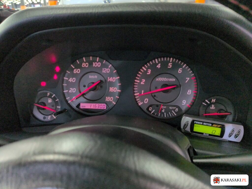 Nissan Skyline 1999 z aukcji japońskiej