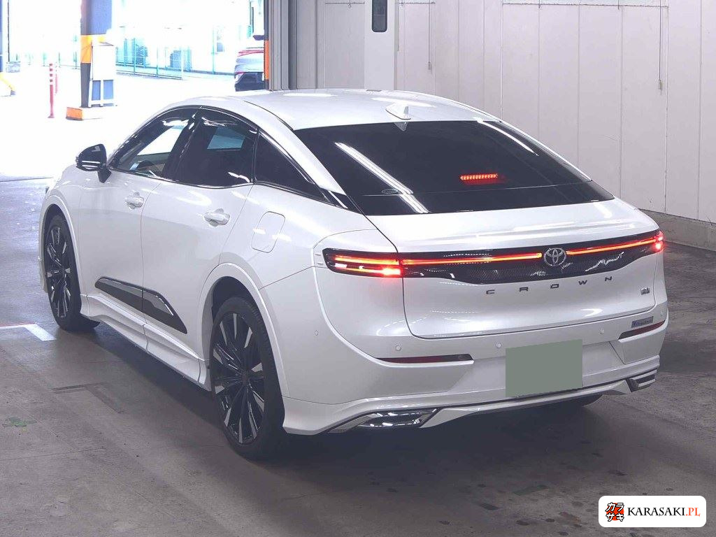 Toyota Crown Crossover 2023 z aukcji japońskiej