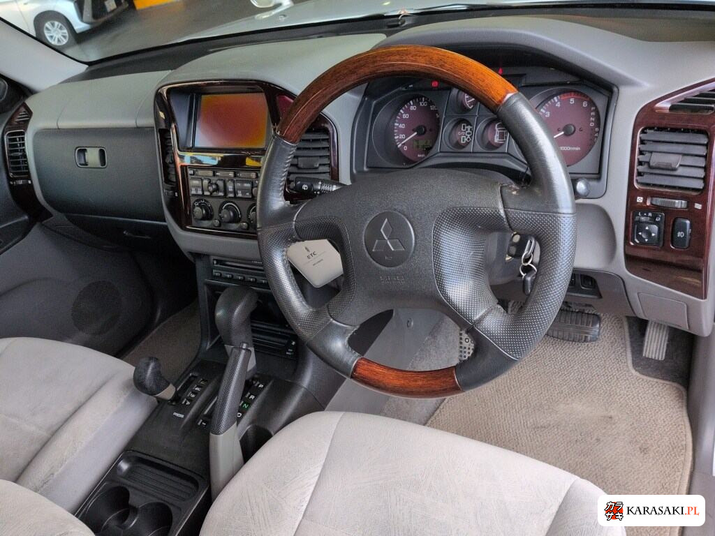 Mitsubishi Pajero 2001 z aukcji japońskiej
