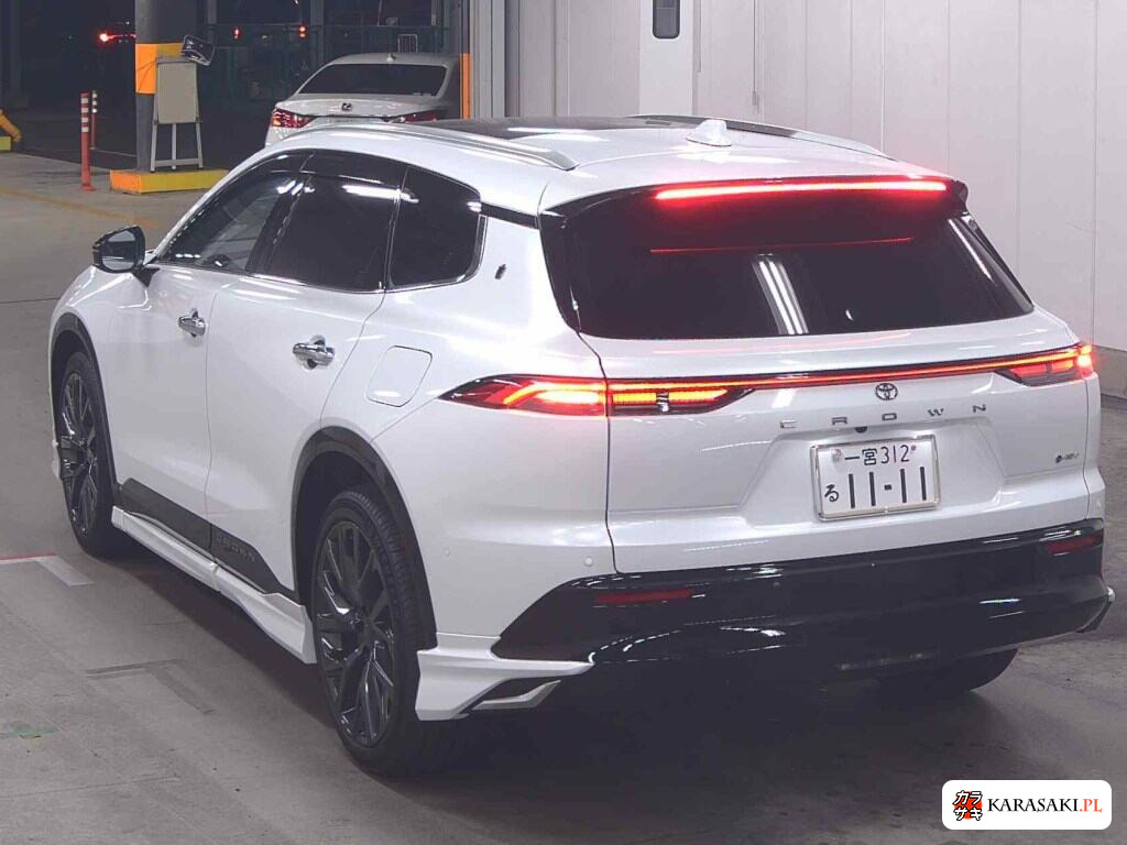 Toyota Crown Estate 2025 z aukcji japońskiej
