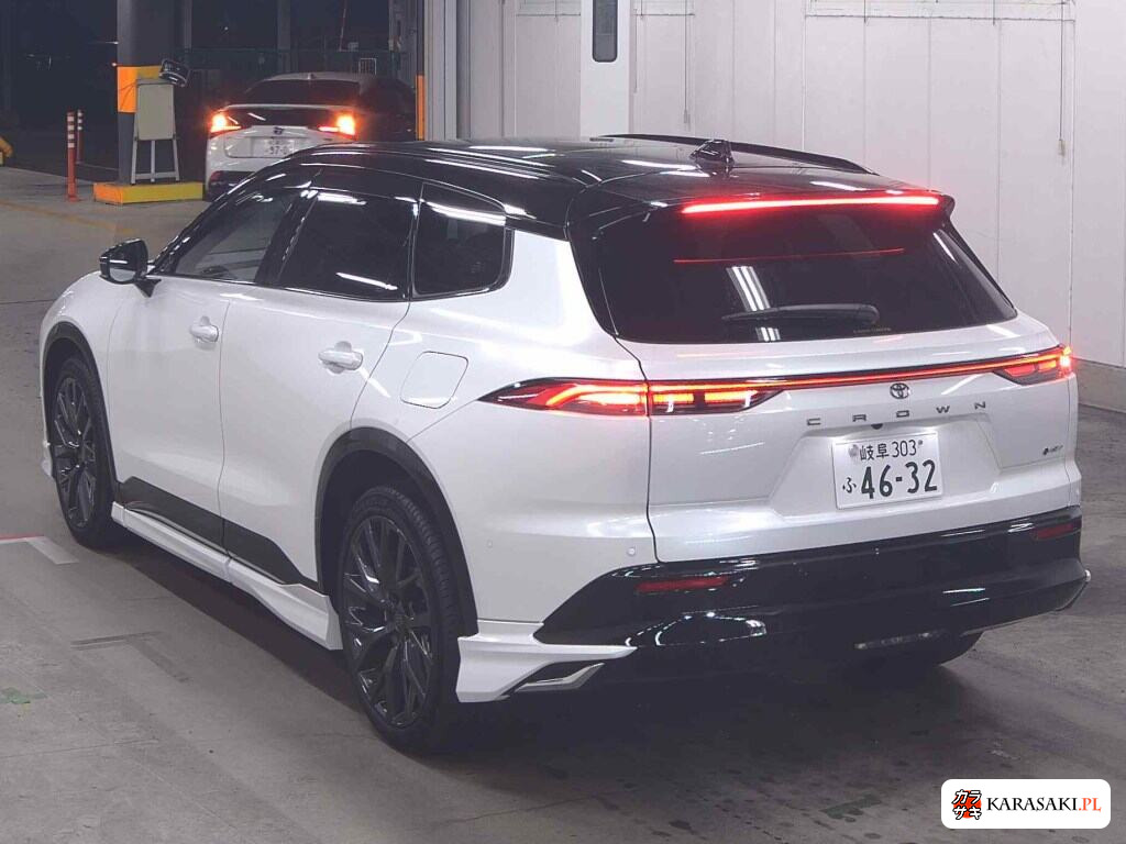 Toyota Crown Estate 2025 z aukcji japońskiej