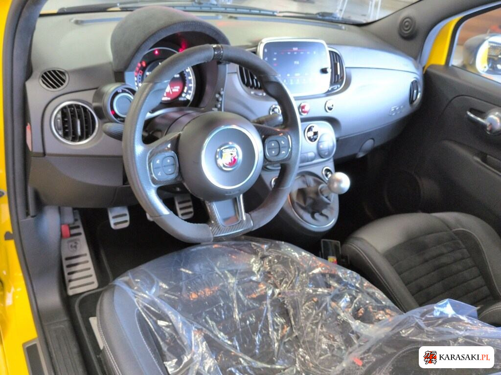 Abarth 595 2022 z aukcji japońskiej