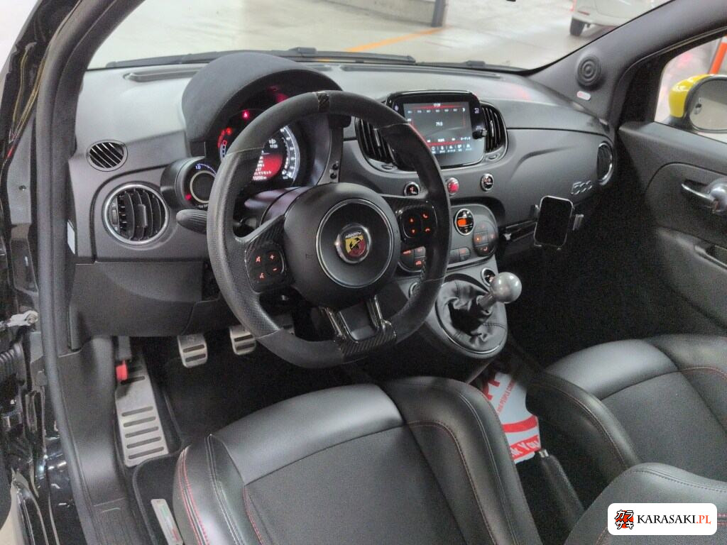 Abarth 695 2024 z aukcji japońskiej