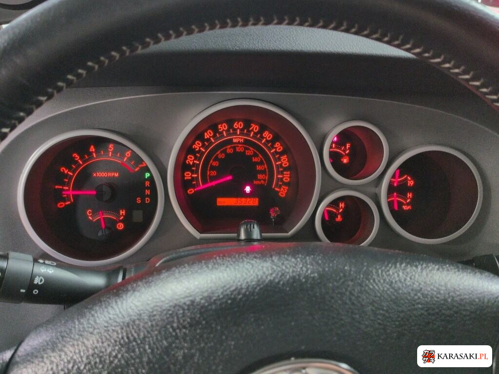 America Toyota Tundra 2011 z aukcji japońskiej