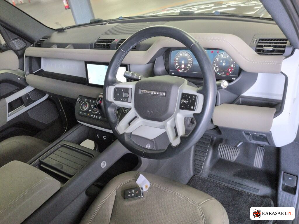 Land Rover Defender 2021 z aukcji japońskiej