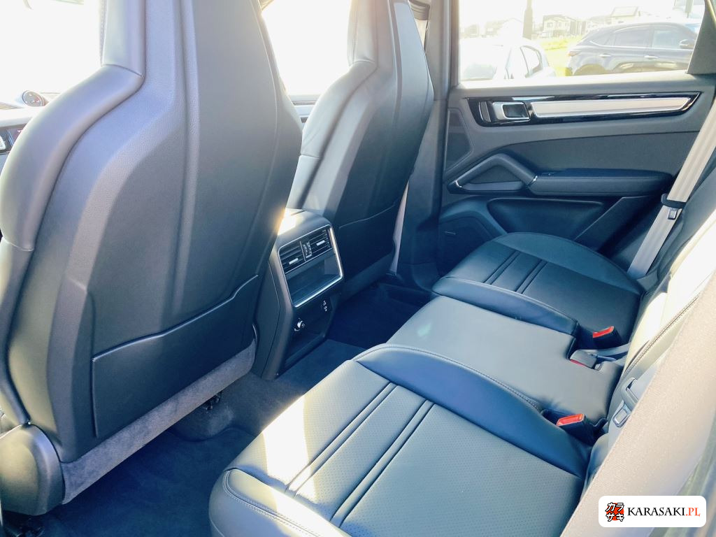 Porsche Cayenne 2023 z aukcji japońskiej