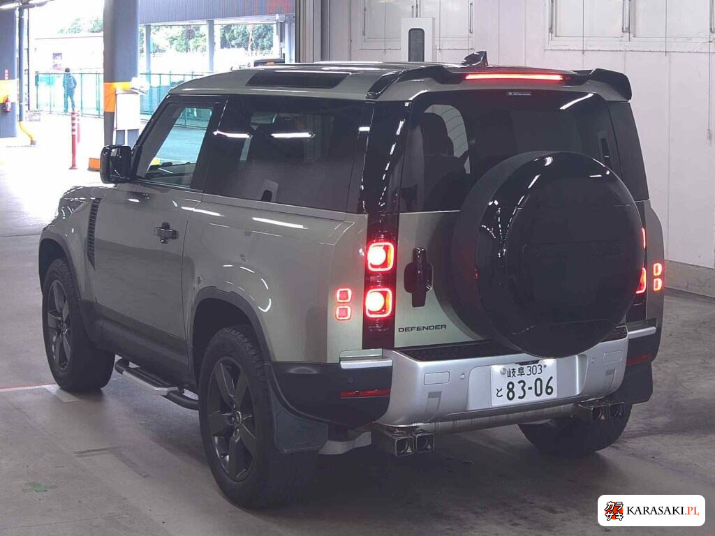 Land Rover Defender 2022 z aukcji japońskiej