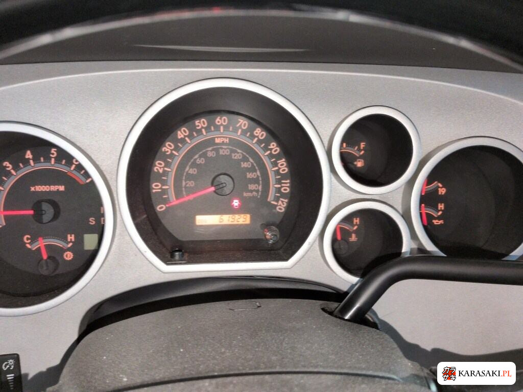 America Toyota Tundra 2012 z aukcji japońskiej
