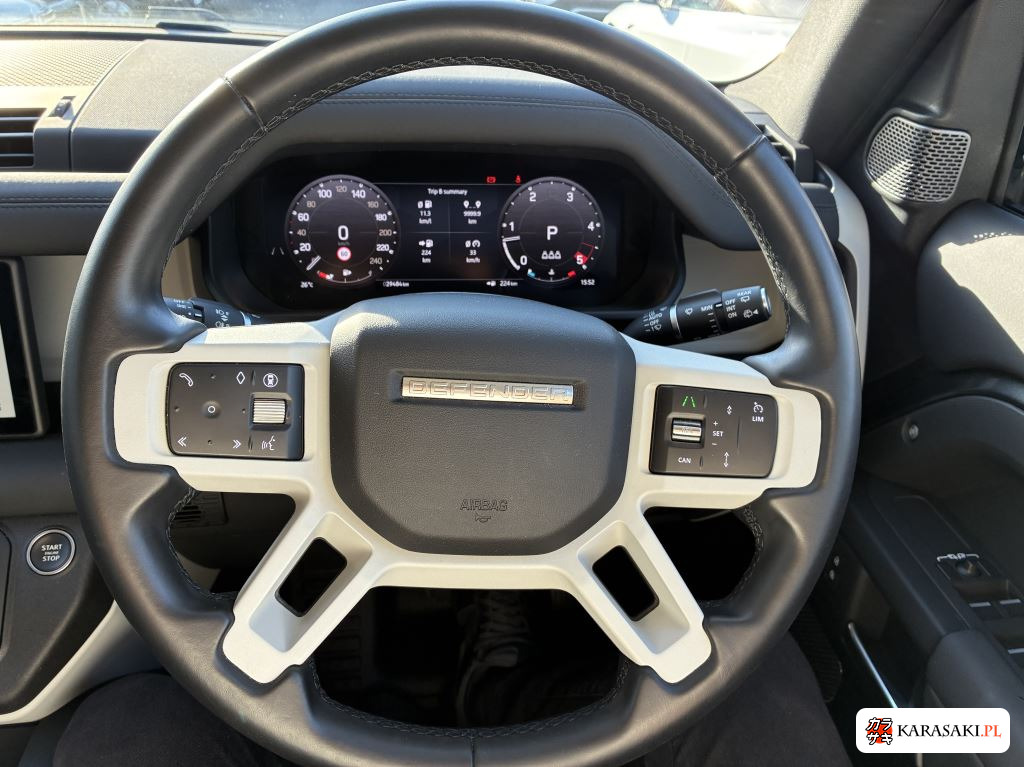 Land Rover Defender 2023 z aukcji japońskiej