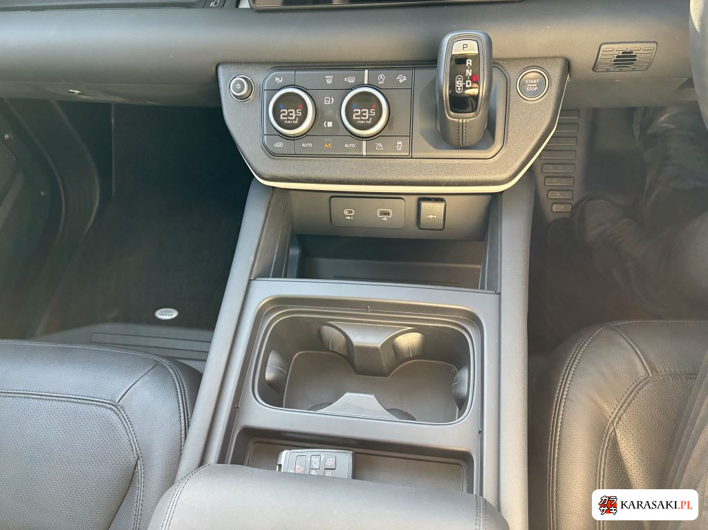 Land Rover Defender 2023 z aukcji japońskiej