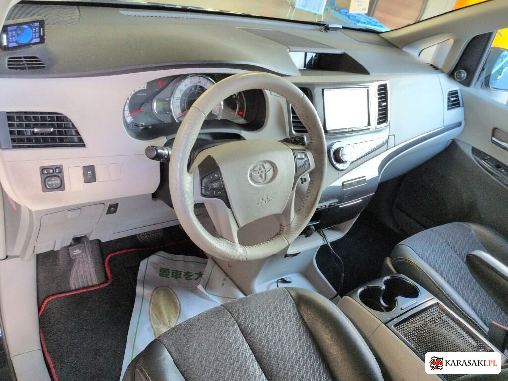 America Toyota Sienna 2011 z aukcji japońskiej