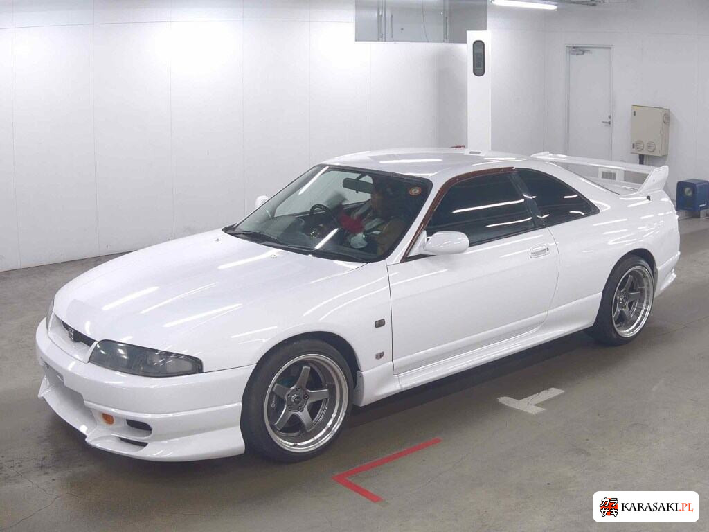 Nissan Skyline 1995 z aukcji japońskiej