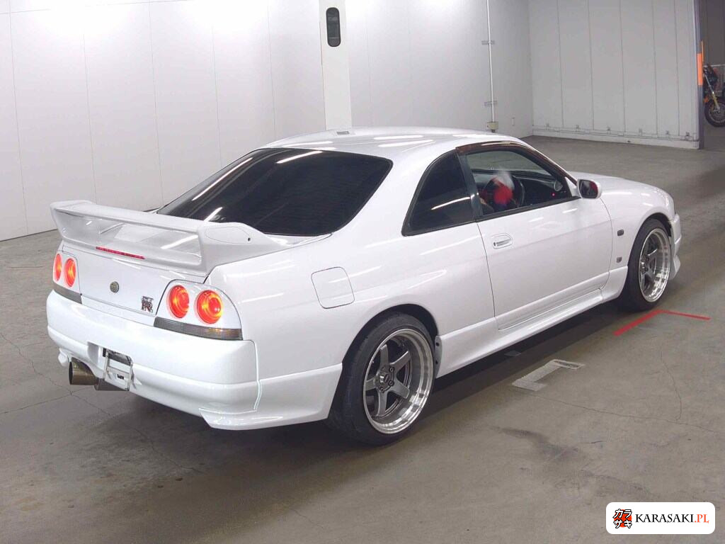 Nissan Skyline 1995 z aukcji japońskiej
