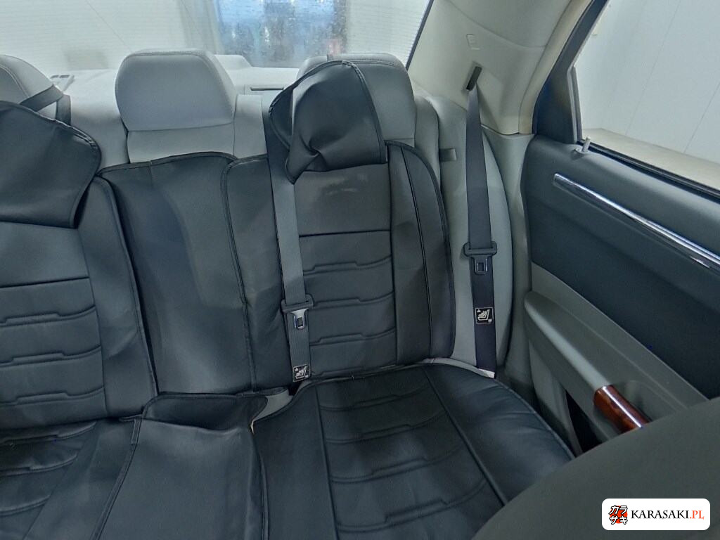 Chrysler 300C 2005 z aukcji japońskiej