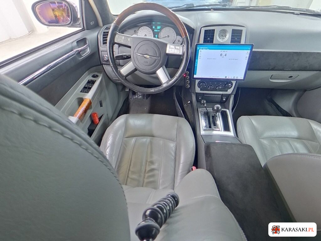 Chrysler 300C 2005 z aukcji japońskiej