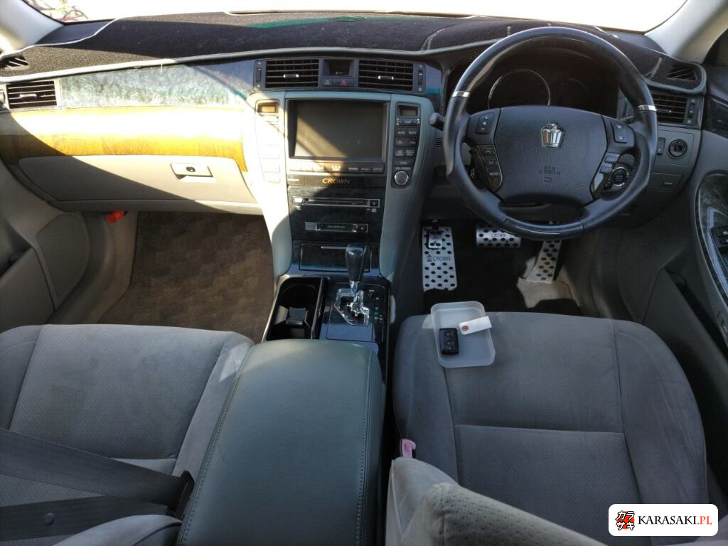 Toyota Crown 2004 z aukcji japońskiej