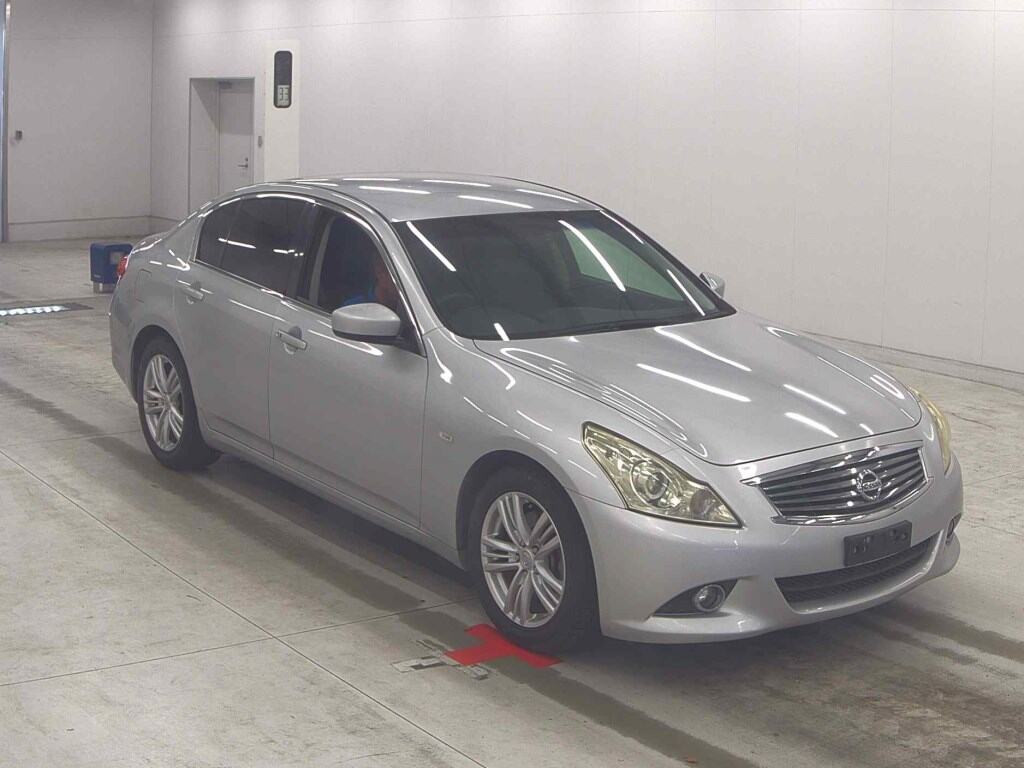 Nissan Skyline 2012 z aukcji japońskiej