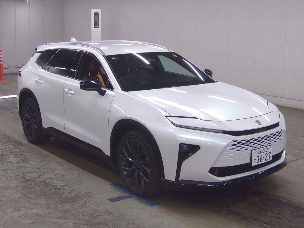 Toyota Crown Estate 2025 z aukcji japońskiej