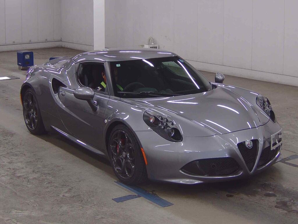 Alfa Romeo 4C 2016 z aukcji japońskiej