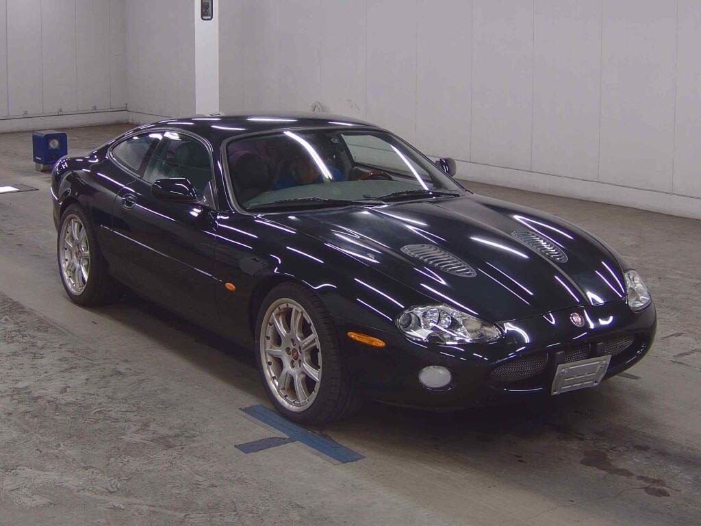 Jaguar XK 2002 z aukcji japońskiej