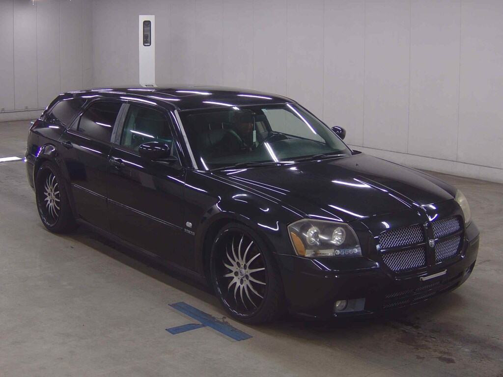 Dodge Magnum 2010 z aukcji japońskiej