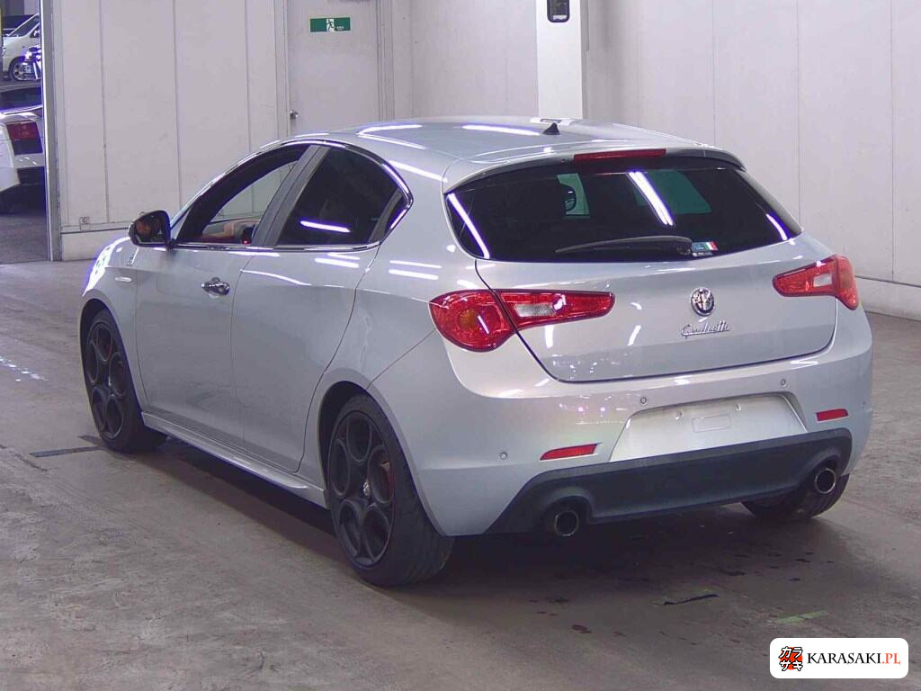 2015 Alfa Romeo Giulietta 5D Quadrifoglio Verde 2