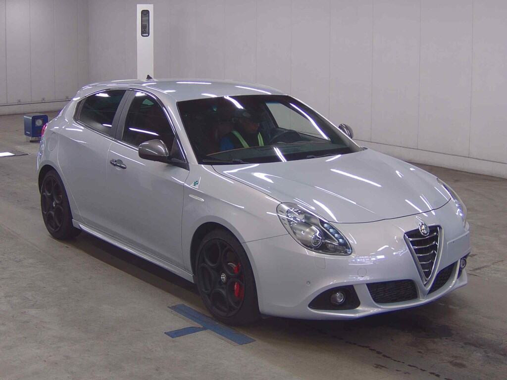 Alfa Romeo Giulietta 2015 z aukcji japońskiej