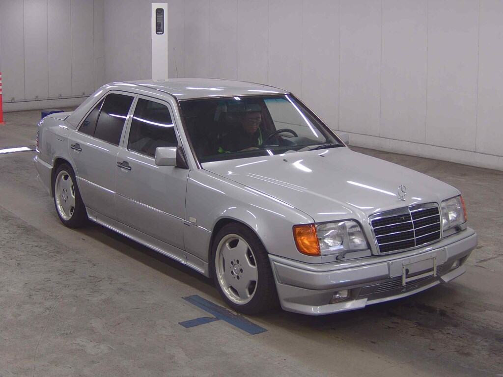 Mercedes-Benz Medium Class 1989 z aukcji japońskiej