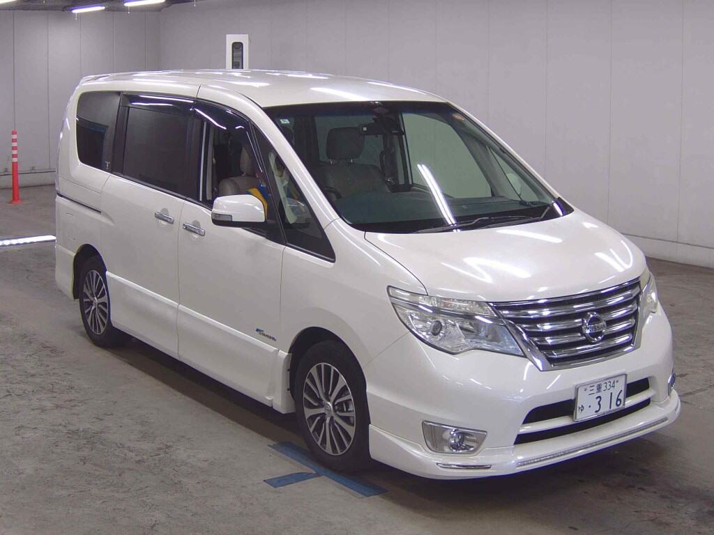 Lexus Serena 2014 z aukcji japońskiej
