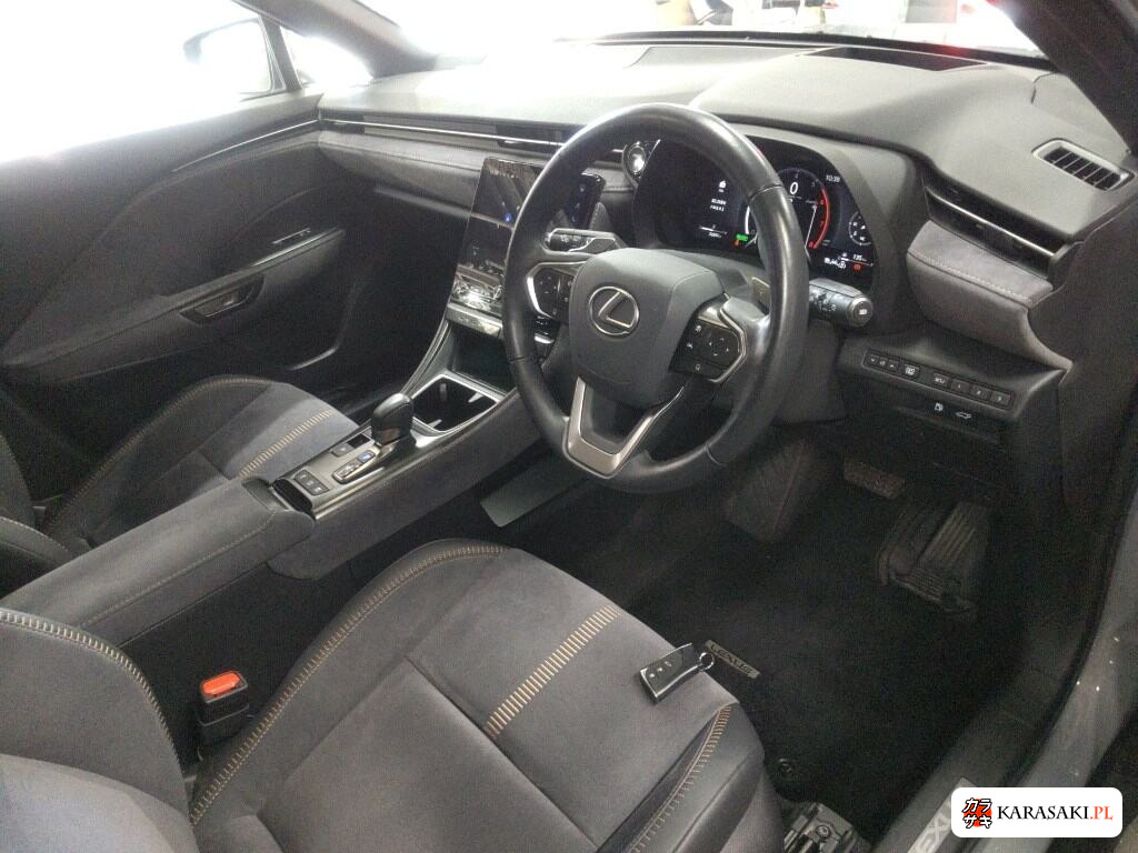 2024 Lexus LBX Cool 5