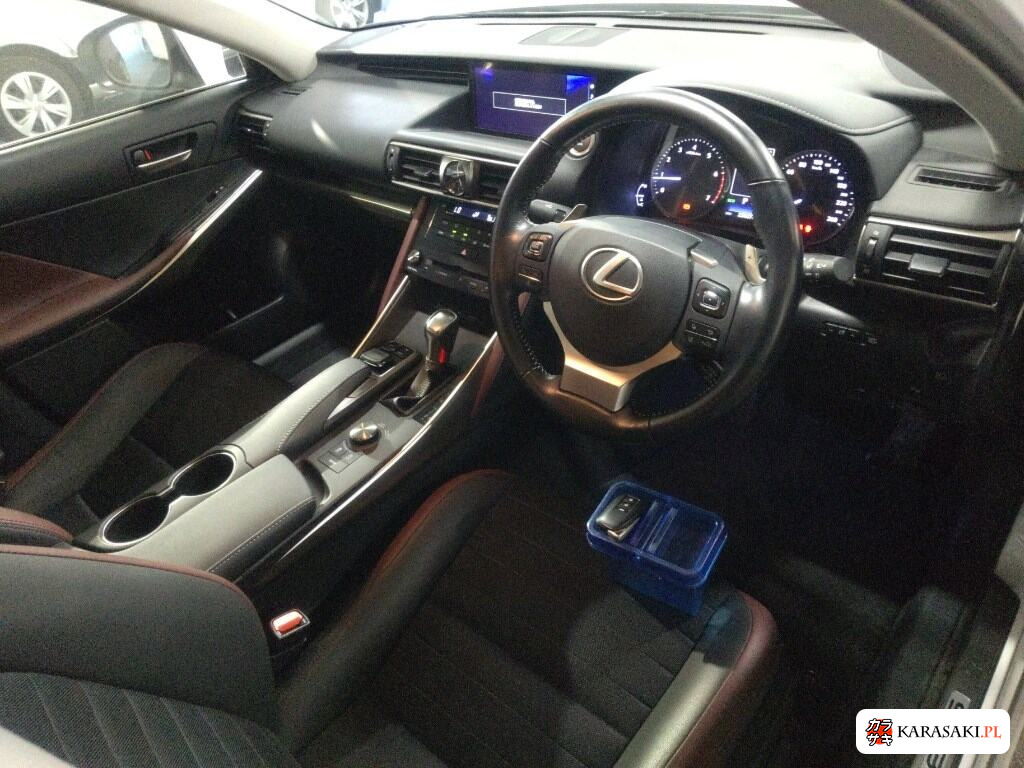 Lexus Is 2017 z aukcji japońskiej