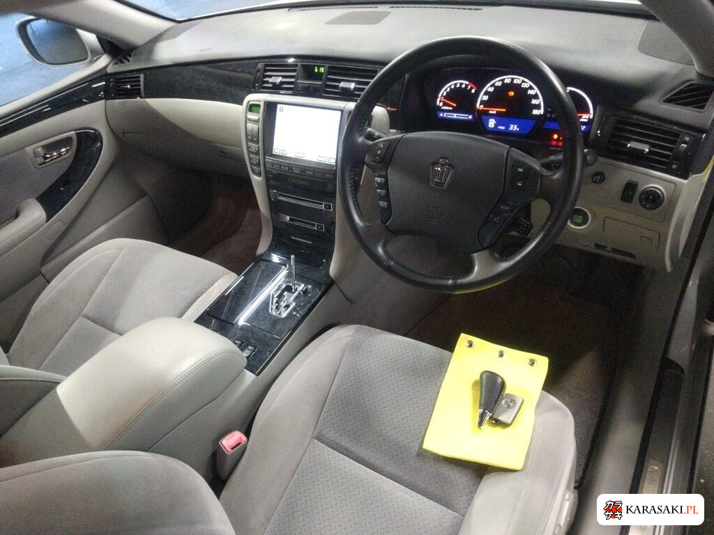 Toyota Crown 2005 z aukcji japońskiej