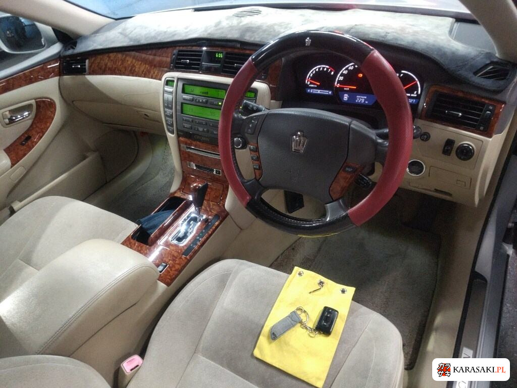 Toyota Crown 2004 z aukcji japońskiej
