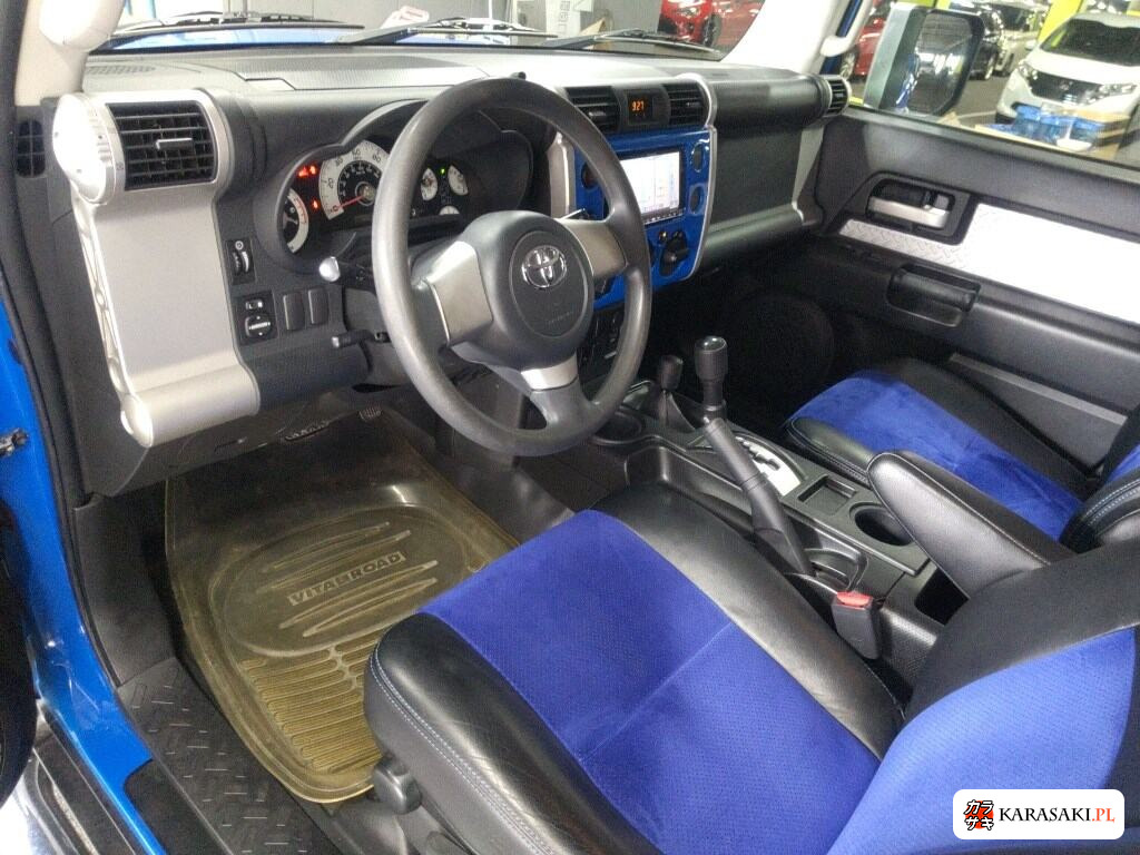 America Toyota FJ Cruiser 2011 z aukcji japońskiej
