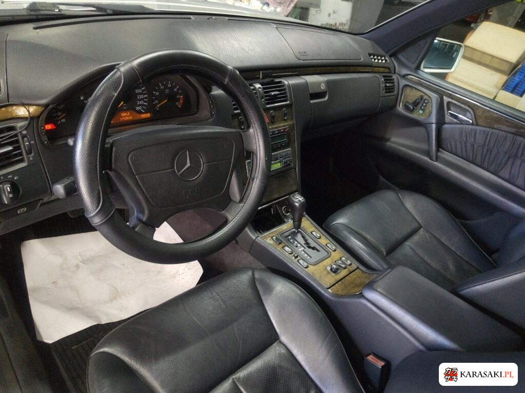 Mercedes-Benz E-Class 1996 z aukcji japońskiej