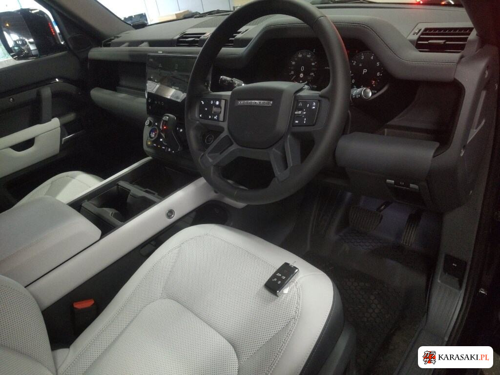 Land Rover Defender 2026 z aukcji japońskiej