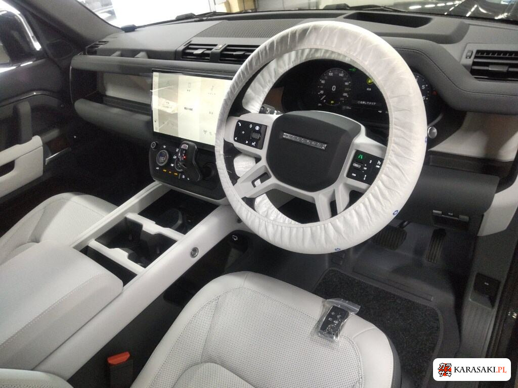 Land Rover Defender 2026 z aukcji japońskiej