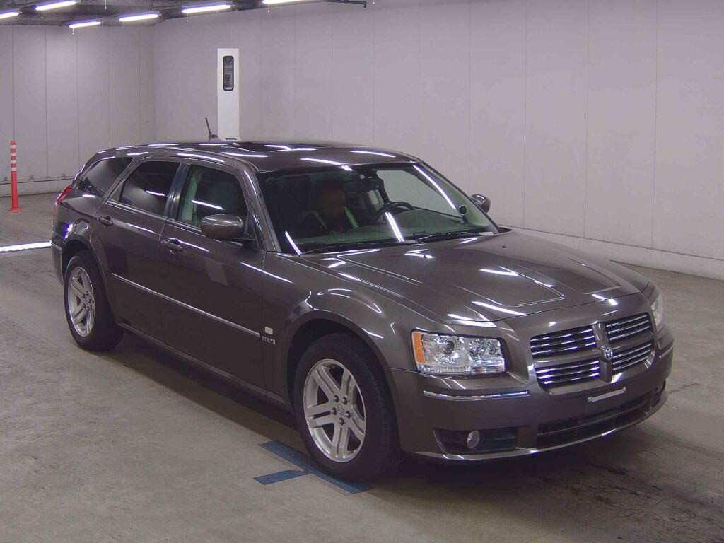 Dodge Magnum 2008 z aukcji japońskiej