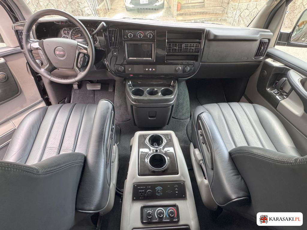 2017 GMC 8