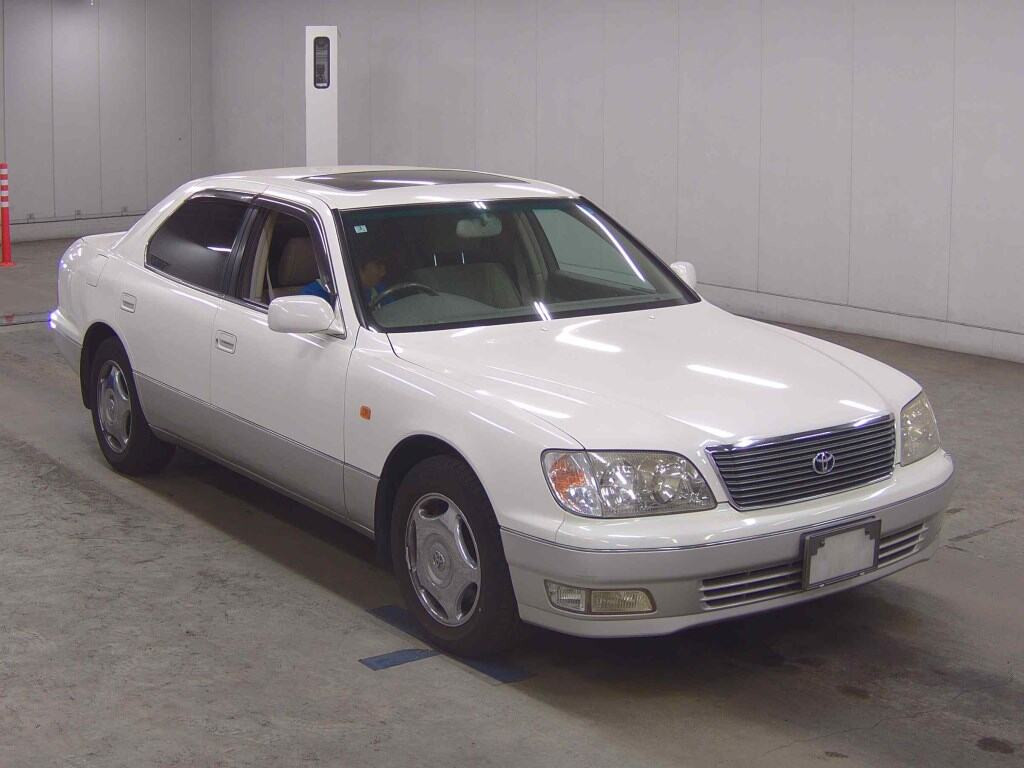 Toyota Celsior 2000 z aukcji japońskiej