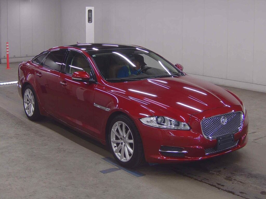 Jaguar XJ 2013 z aukcji japońskiej