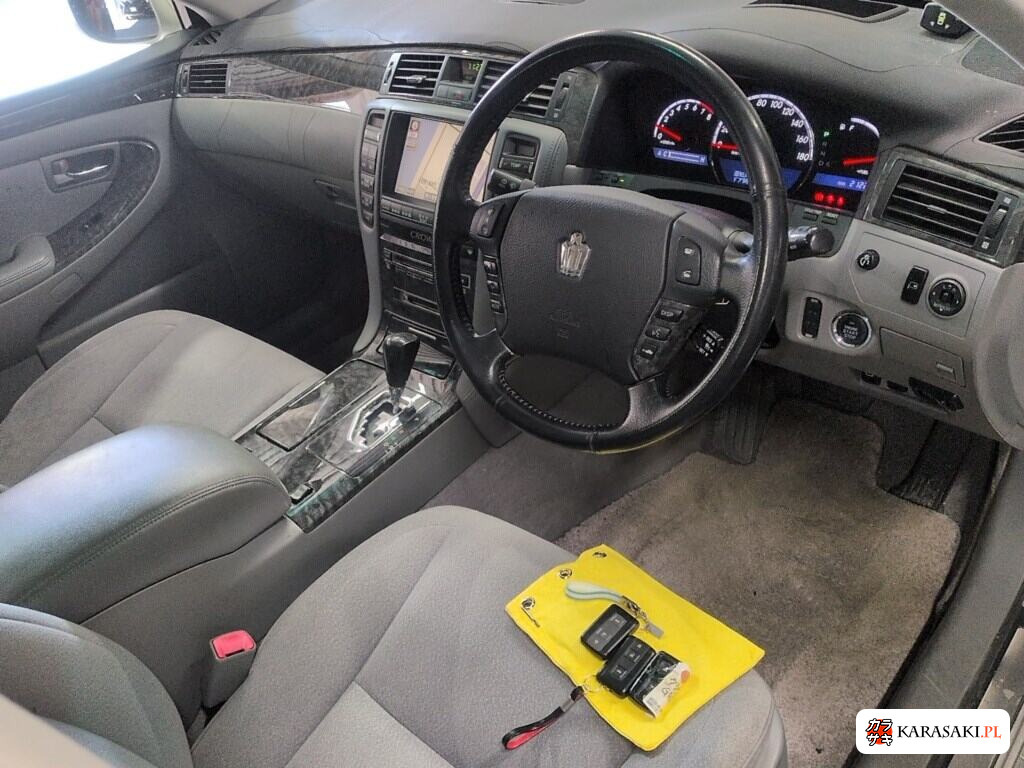 Toyota Crown 2005 z aukcji japońskiej