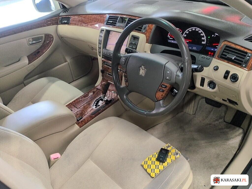 Toyota Crown 2005 z aukcji japońskiej